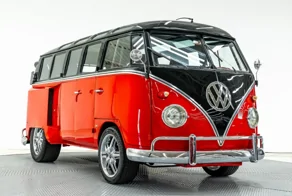 Старый микроавтобус Volkswagen с 8,3-литровым двигателем V8 и креслами от Porsche выставили на продажу
