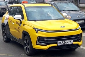 Готовимся к повышению тарифов. Таксистов обязали пересесть на российский автопром
