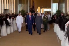 Трампа встретили в ОАЭ необычным танцем