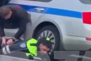 В Москве гаишников уложили лицом в асфальт на глазах прохожих