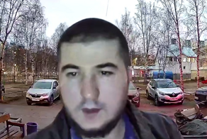 "Эээ, как дверь открыть?": в Нижневартовске нервный мигрант сорвался на «умный домофон»