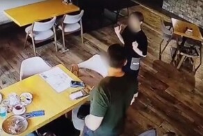 Пьяный мужчина угрожал ножом сотрудникам кафе в Подмосковье
