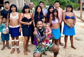 Бразильское племя подало в суд на американские СМИ, назвавшие их порнозависимыми