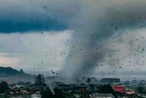 «Редкий» торнадо со скоростью 178 км/ч оставил тысячи чилийцев без электричества