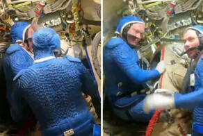 Как надевают скафандры перед выходом в открытый космос