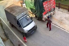 Ребёнок едва не попал под машину