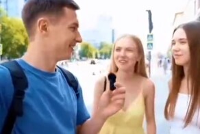 Шутливые интервью, созданные нейросетью