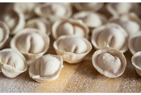 Девушке попались пельмени без мяса