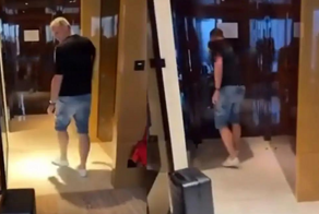 Попытки умного чемодана следовать за человеком