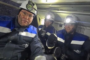 «Как дети малые»: губернатора Кузбасса высмеяли из-за измазанного углём лица