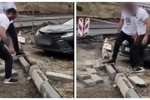 В Крыму мужчины сломали бордюр, чтобы объехать пробку