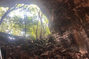 Национальный парк вулканов Ундара: катакомбы, где живут белые тараканы, и царит древняя тьма