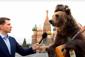 Нейрожурналисты проводят опросы на улицах Москвы