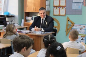 Чиновник из Ленобласти получил звание «Отец-герой»