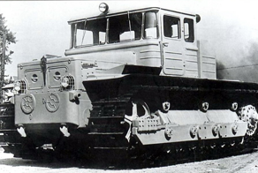 Мирный советский трактор