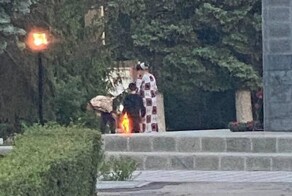 В Саратовской области цыганки посушили одежду над Вечным огнём и поплатились