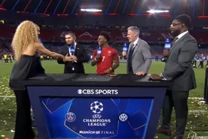 Чемпион UFC Хабиб Нурмагомедов отказался пожать руку женщине, ведущей Кейт Абдо после финала Лиги чемпионов