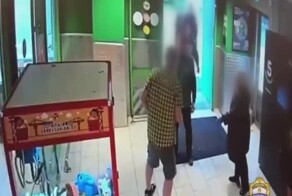 Схватка за бутылки в магазине в Москве