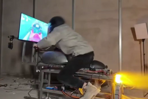 Китайский техноблогер  создал самый реалистичный симулятор мотогонок