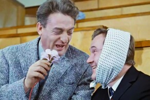 Выпускница сдала экзамены при помощи «умных очков» и поплатилась