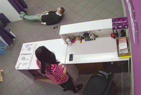 Новый уровень кринжа на ПВЗ: мужчина притворился рыбой