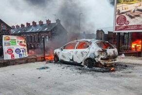 После изнасилования местной девочки мигрантами в Северной Ирландии вспыхнули протесты