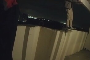 Полиция опубликовала видео спасения парня, который хотел прыгнуть с 22 этажа в Подмосковье