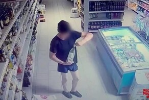 В&nbsp;Подмосковье мужчина в&nbsp;трусах и с&nbsp;топором вломился в&nbsp;магазин
