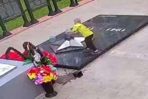 В Ярославкой области школьник залил Вечный огонь водой