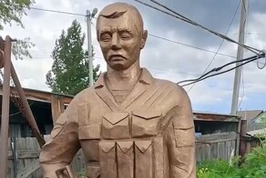 Брат Алёнушки: жители Хакассии пожаловались на «заслуженного» скульптора, представившего памятник участникам локальных конфликтов