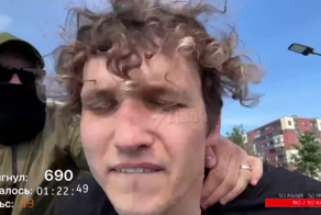 Блогер поглумился над российским флагом и поплатился