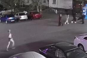 В Дагестане мужчина в одних стрингах преследовал девушек на улице