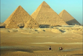 Египетские пирамиды с другого ракурса (3 фото)