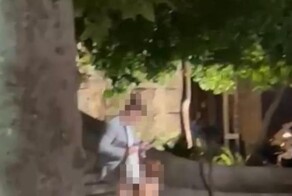 Туристы занялись непотребством перед церковью в Европе