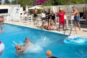 Турист разбил женщине голову стулом в Испании