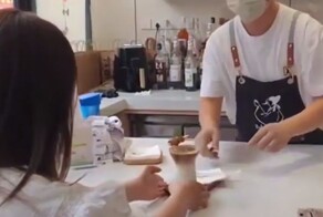 В китайском кафе подают кофе со свиными кишками