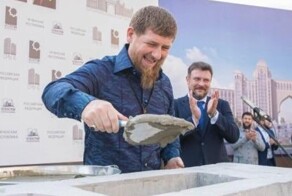Рамзана Кадырова наградили почётным знаком «Кентавр» за вклад в архитектуру