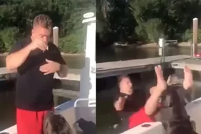 Собака спихнула своего хозяина за борт лодки