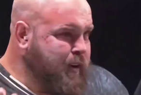 Россиянин Василий Пельмень потерял титул чемпиона лиги главы UFC по пощечинам