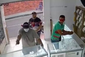 Житель Колумбии оказался меж двух огней во время ограбления