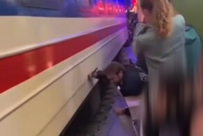 Турист чудом избежал гибели под поездом