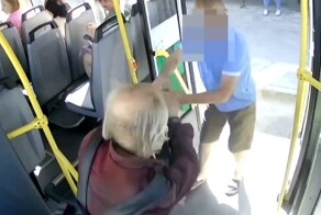 Водитель автобуса подрался с дедом, который не хотел платить за проезд
