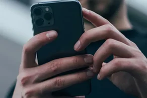 Суд позволил распространять интимные фото женщины без ее разрешения