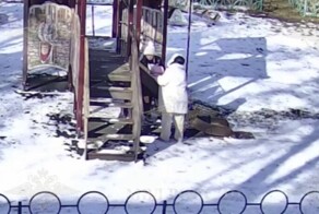 Мать и няня оставляли "закладки" во время прогулки с ребёнком в Подмосковье
