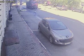 Ребёнок выбежал на дорогу и спровоцировал серьёзное ДТП