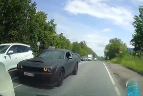Так вот и устраивают страшные лобовые аварии