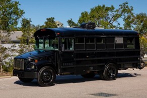 Американский школьный автобус превратили в автодом и выставили на торги