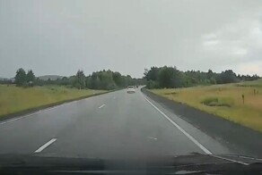 Обгонять на мотоцикле в дождь было очень плохой идеей
