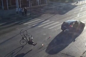 Очень интересный манёвр велосипедиста