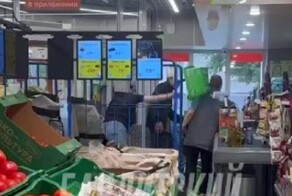 В Екатеринбурге покупатели избили продавца корзинами